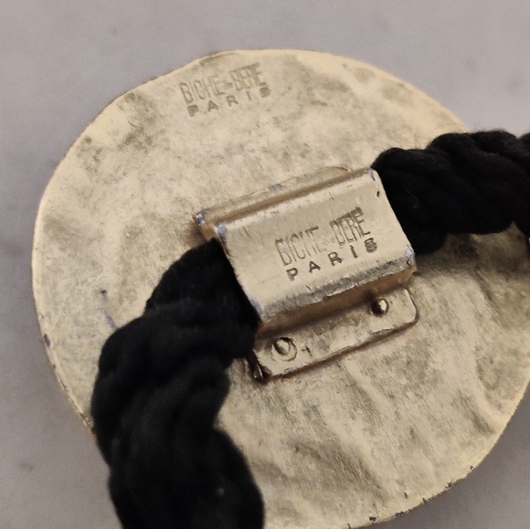 Rare Biche de Bere Poured Glass Hair Accessory - Picture 7 of 15